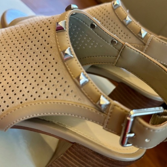 Marc Fisher PARSO Peep Toe Heels, 2.75" Size 8 - Picture 4 of 8